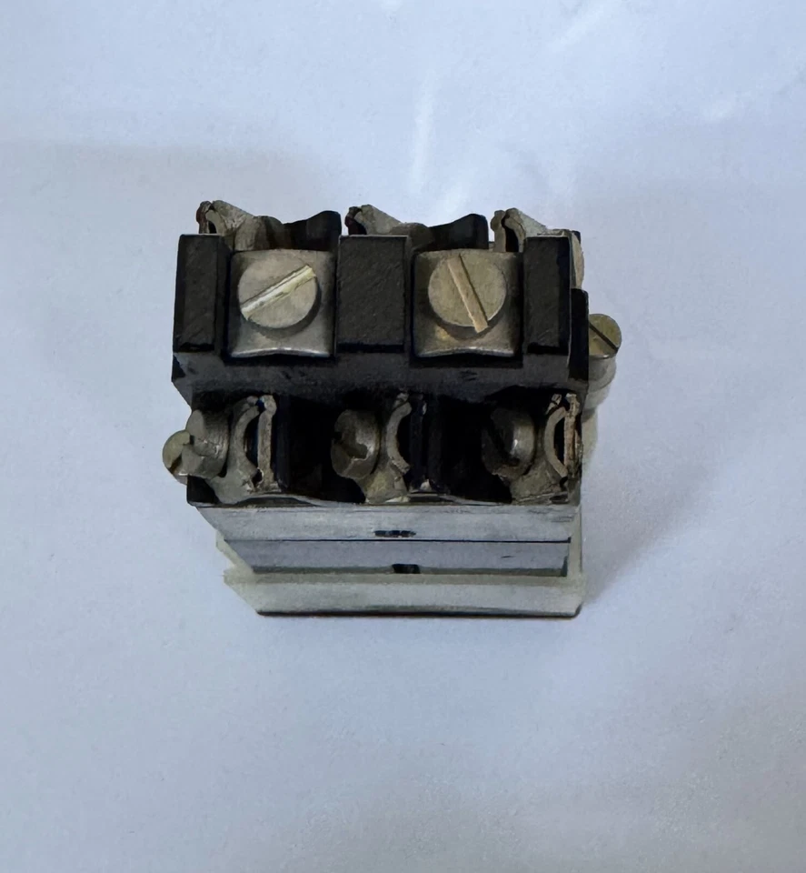 ELEKTRO-APPAREILSBAU OLTEN AG CH-4600 | Interrupteur à bouton-poussoir 2-112 ... - Photo 3/4