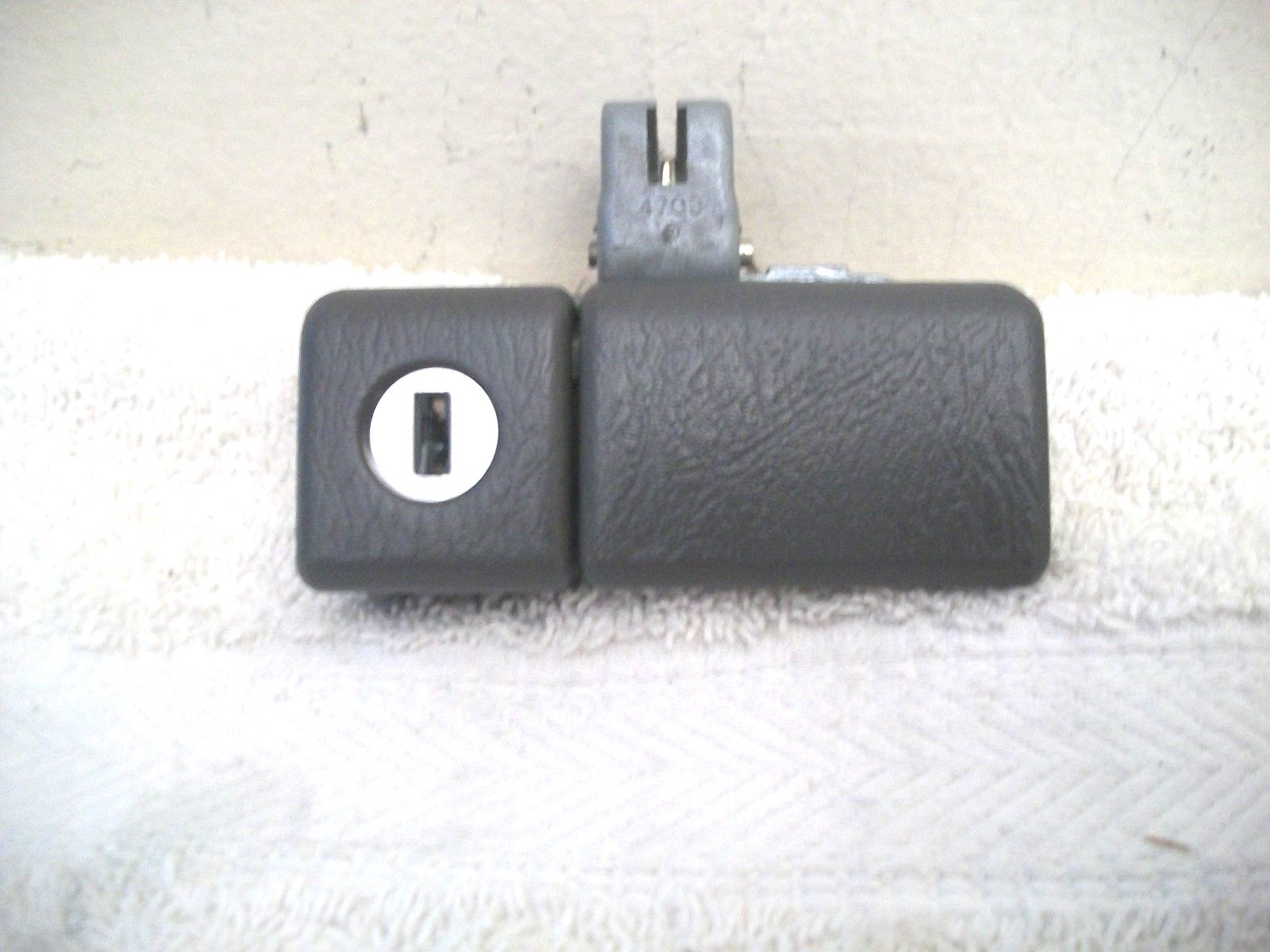 9296 TOYOTA CAMRY GLOVE BOX DOOR LATCH HANDLE LOCK ASSEMBLY GREY WITH