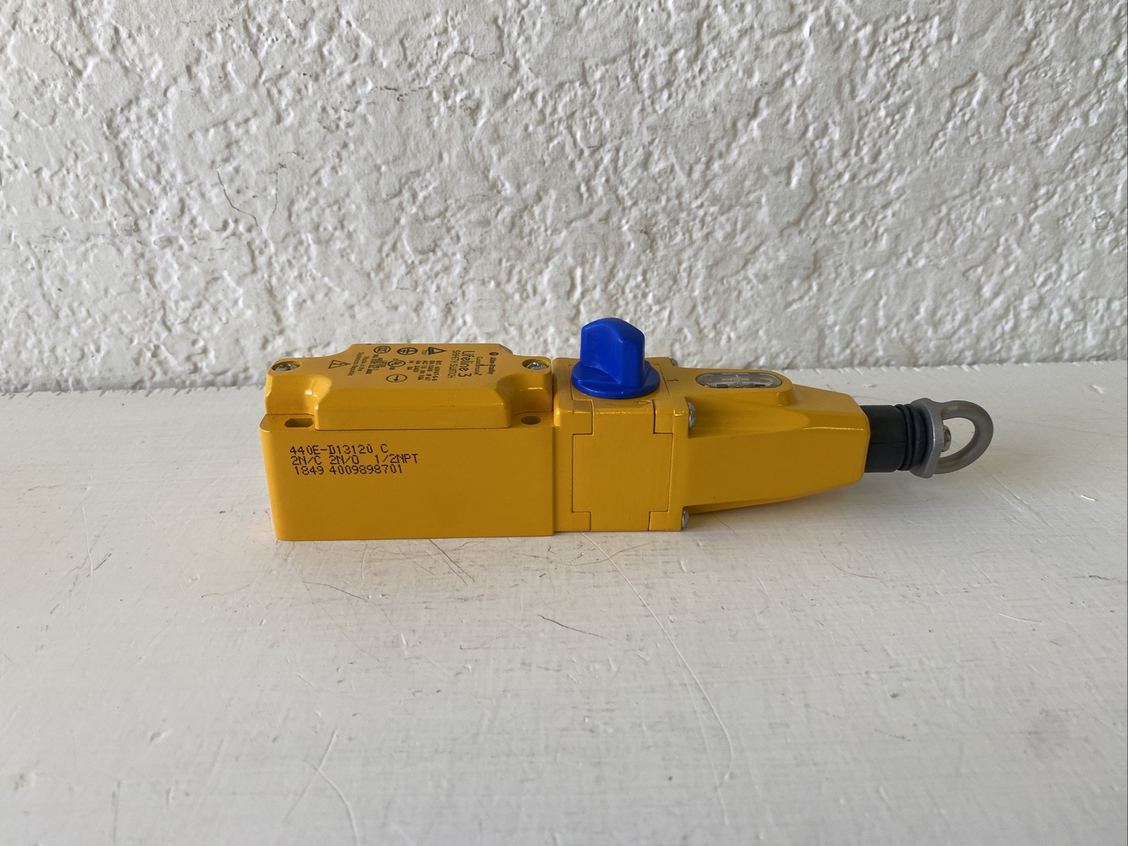 LIFELINE 3 SAFETY SWITCH 240 V LE 3A ALLEN BRADLEY 440ED13120 New No