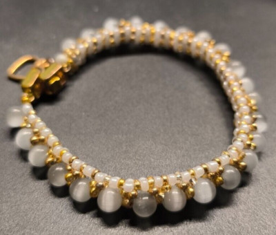 Armband Katzenauge Perlen und Glasperlen Grau/Weiß/Gold mit Schnappverschluss