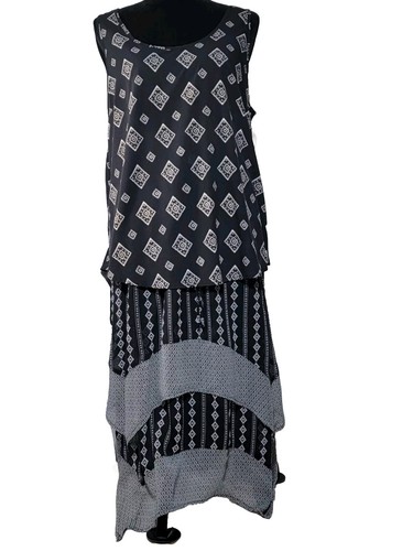 NUEVO CON ETIQUETAS Talla L PAÑUELO ESTAMPADO LARGO FALDA DE 2 CAPAS CON CAMISETA SIN MANGAS A JUEGO GRATIS  - Imagen 1 de 10