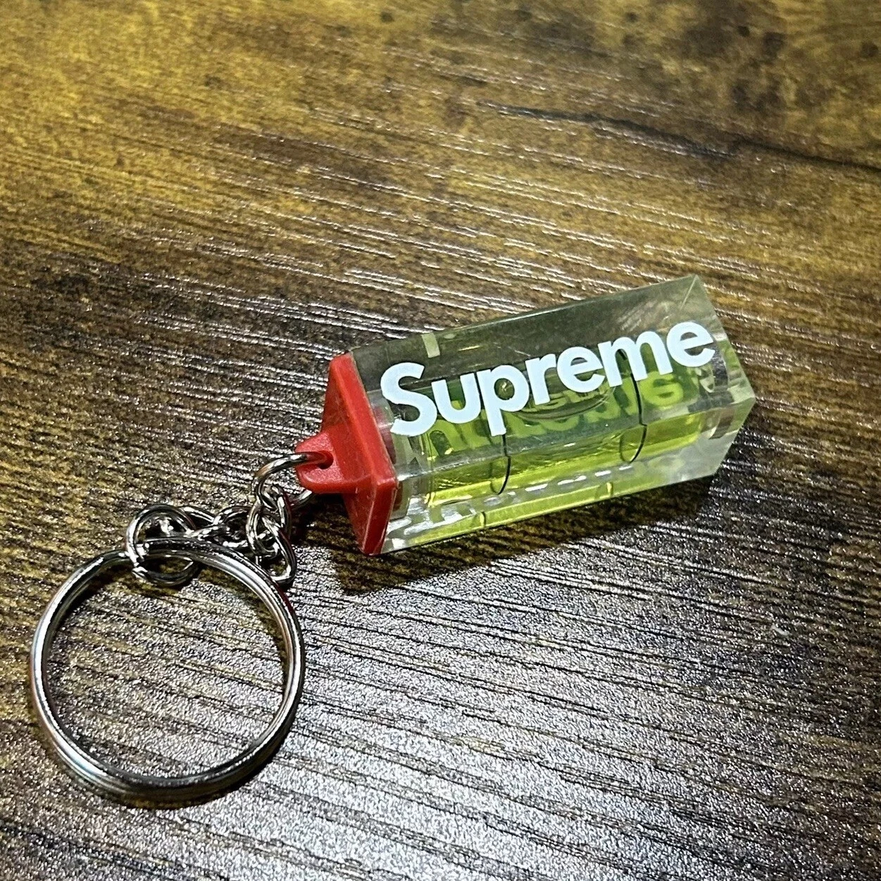 Porte clés Supreme Niveau Taille Unique Vert Bogo Logo Créateur Collection (FW18A33)