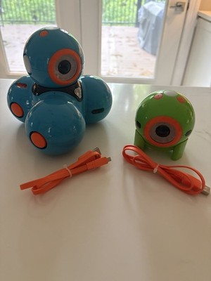 Wonder Workshop Dot & Dash robots (charging cables and Dot base included)