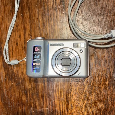 SAMSUNG Digimax S800 Digital Camera. 8.1 Mega Pixel New Batteries Cord Sim Card