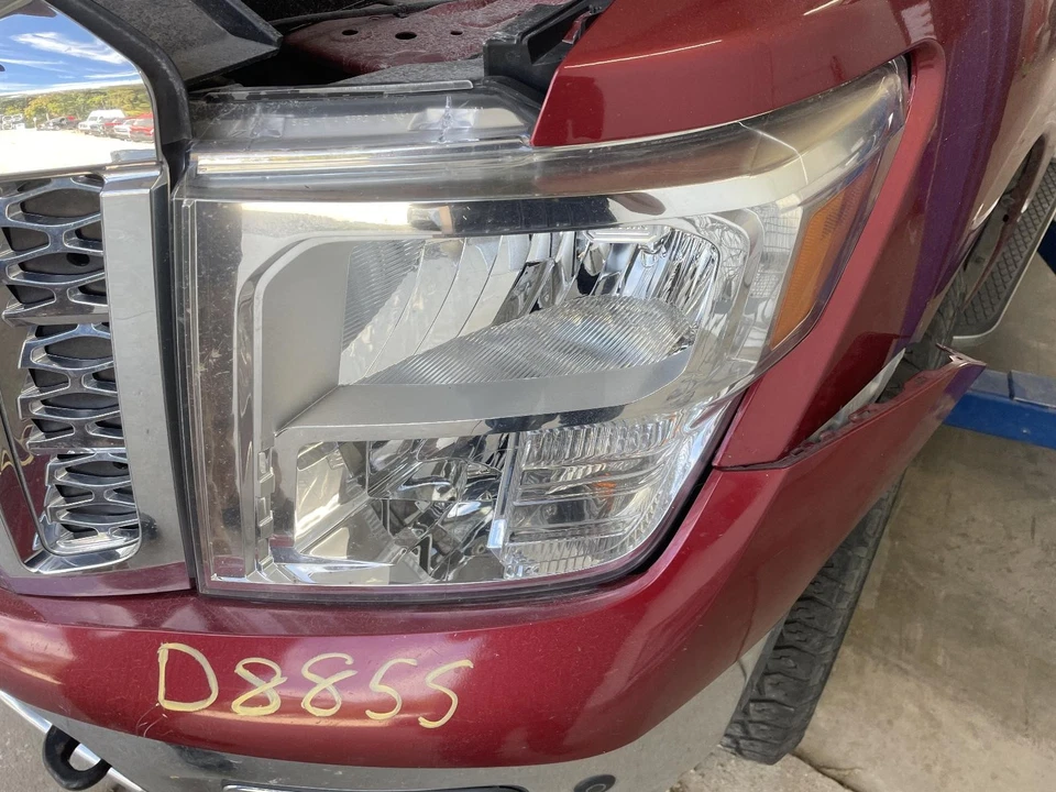 Conjunto de faros izquierdos usados se adapta a: Nissan Titan 2019 halógeno izquierdo grado B Foto 2 de 4