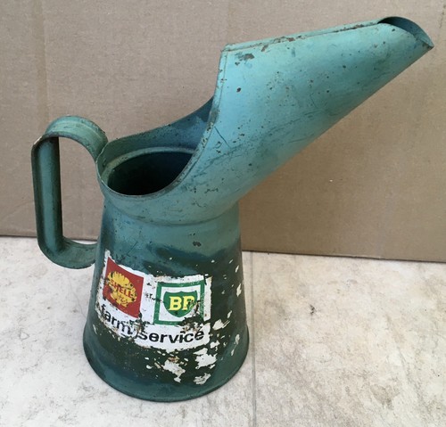 SCARCE VINTAGE “SHELL” & “BP” “FARM SERVICE” 1 QUART OIL POURER JUG AUTOMOBILIA