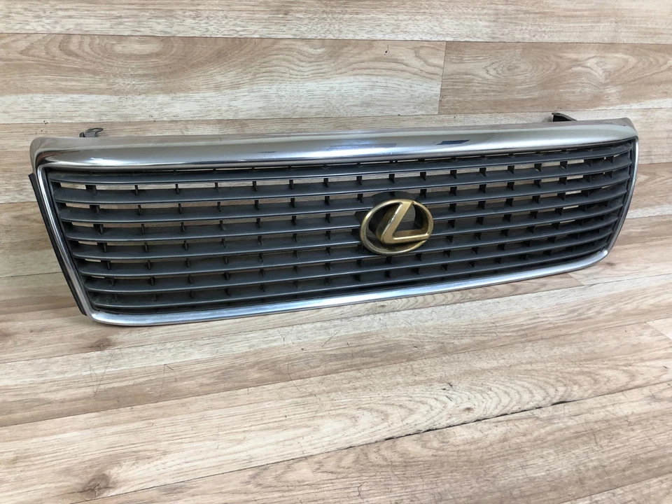 REJILLA CAPÓ RADIADOR DELANTERO LEXUS LS400 OEM CON EMBLEMA DORADO 1990-1994 Foto 2 de 4
