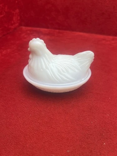 Vintage White Milk Glass Hen On Nest Covered Dish Chicken Trinket Candy Bowl
