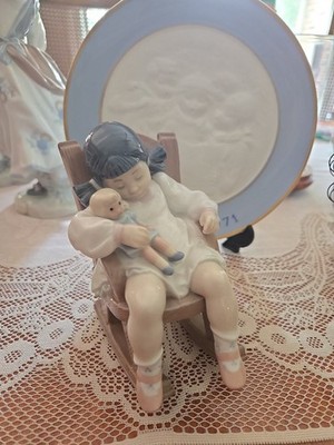 Lladro Porcelain Figurine of Girl with Doll