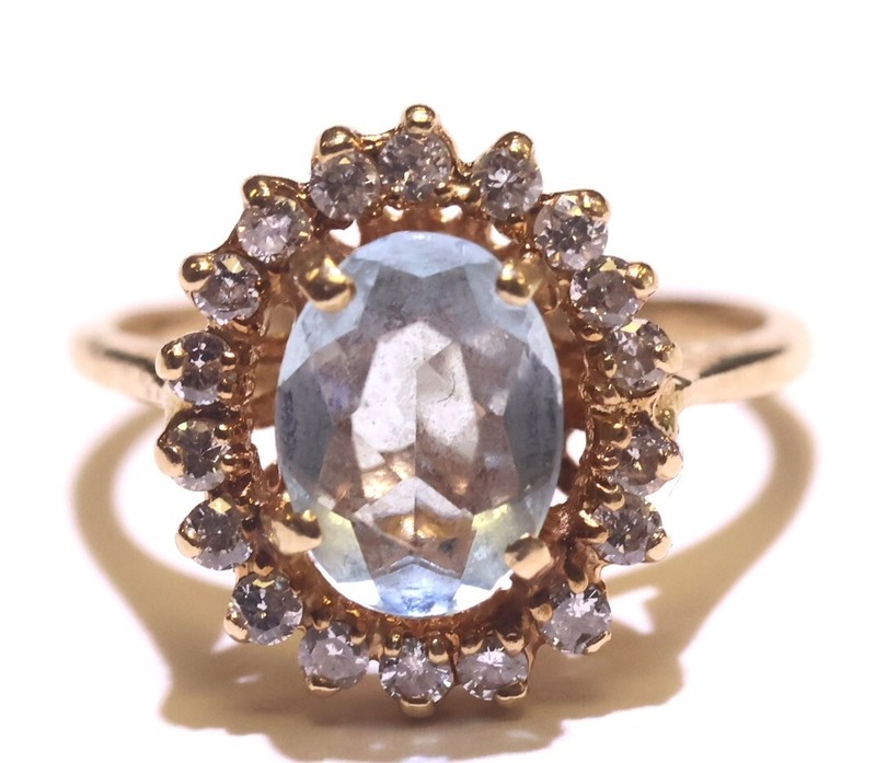 14k yellow gold oval 8x6mm Aquamarine Gemstone .24ct diamond ring 2.3g estate