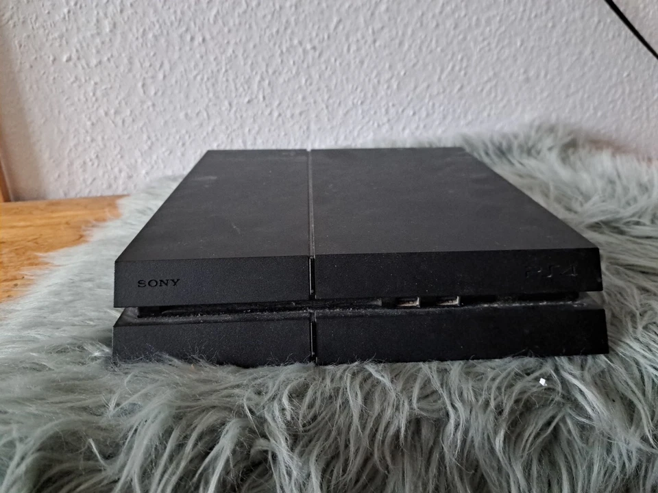 Sony PlayStation 4, Foto 2 von 2