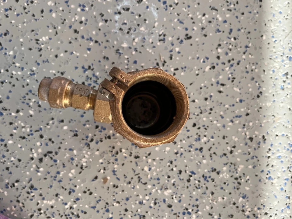 Accesorios de plomería en T de latón CTS marca Ford 2" x 2" x 3/4" Foto 4 de 4