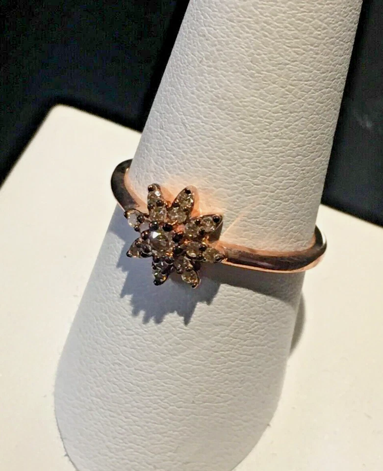 NWT NATURAL CHAMPAGNE DIAMOND FLORAL RING SIZE 9 (0.25 CTW) - Image 2 of 4