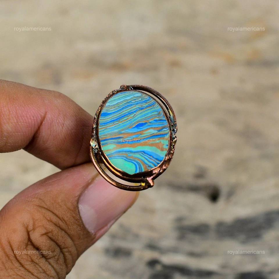 Anillo de cobre hecho a mano electroformado Art Deco de diseñador de piedra de calsílice arco iris Foto 4 de 4