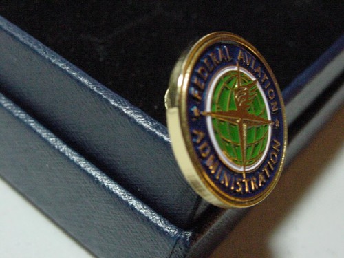 FEDERAL AVIATION ADMINISTRATION FAA LAPEL PIN - NEW - Picture 6 of 6