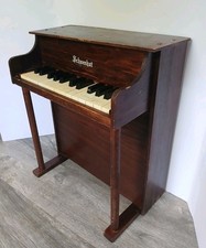 1950-1960s Schoenhut toy piano, a classic American-made children's instrument