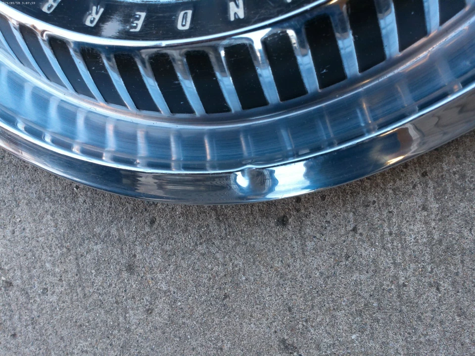 Комплект из 4 колпаков колес 1966 Ford Thunderbird 15 дюймов б/у - Изображение 4 из 4