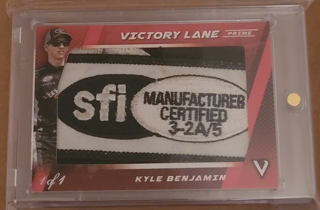 2018 Panini NASCAR Victory Lane Prime Jumbo Feuerwehranzug Patch Kyle Benjamin 1/1 SFI