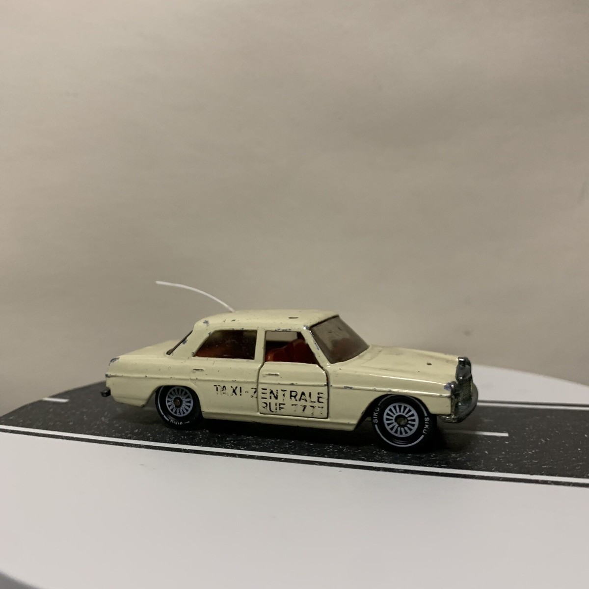 Siku Germany Eurobuilt Mercedes Benz 250 V309 Taxi Zentrale Beige