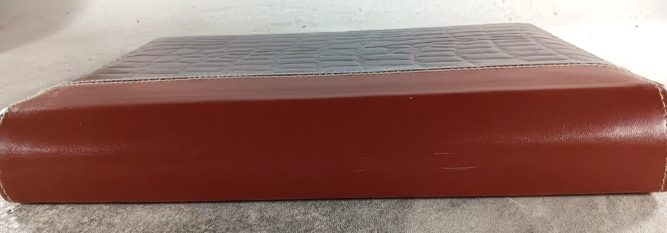 50 Page Faux Alligator Photo Album Holds 300 4x6 photos - Image 2 of 4