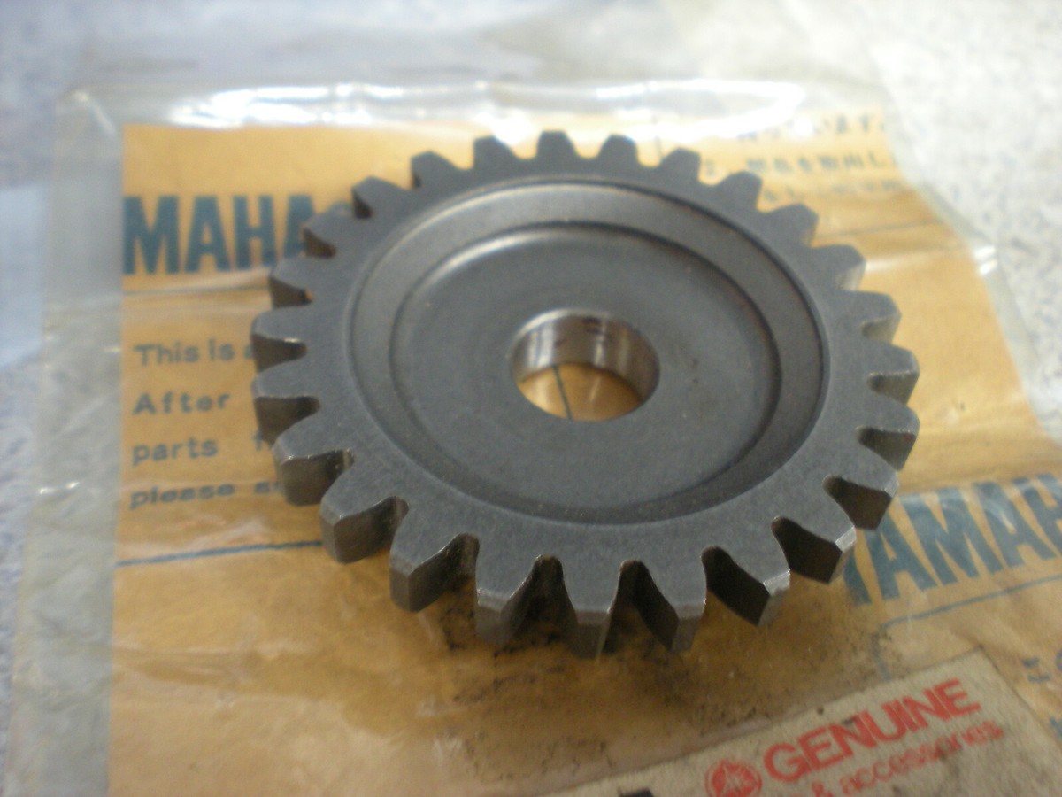 NOS OEM Yamaha Spocket Idle Gear 25T 1981-1992 YZ50 YZ80 4V0-15651