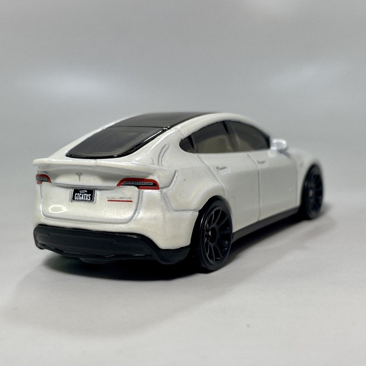 Tesla Model Y Pearl White 1:64 Scale Diecast Diorama Model Car #37