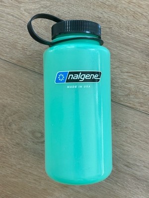 Nalgene Classic 32 oz wide mouth In Glow Green