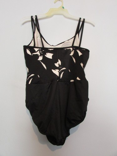 Trimshaper Womens Black Swimsuit Size 18 EUC!!! - Picture 2 of 2