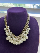 Max & Zoe - FAUX PEARL AND RHINESTONE STATEMENT NECKLACE. NWOT