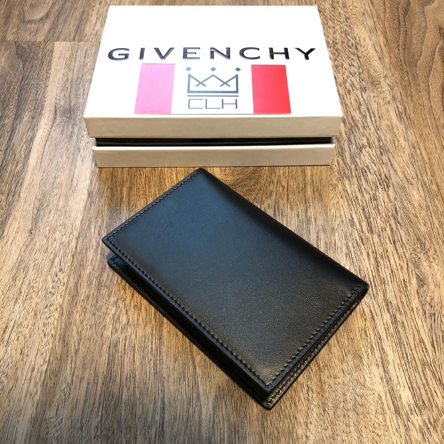 GIVENCHY CARD HOLDER image 5