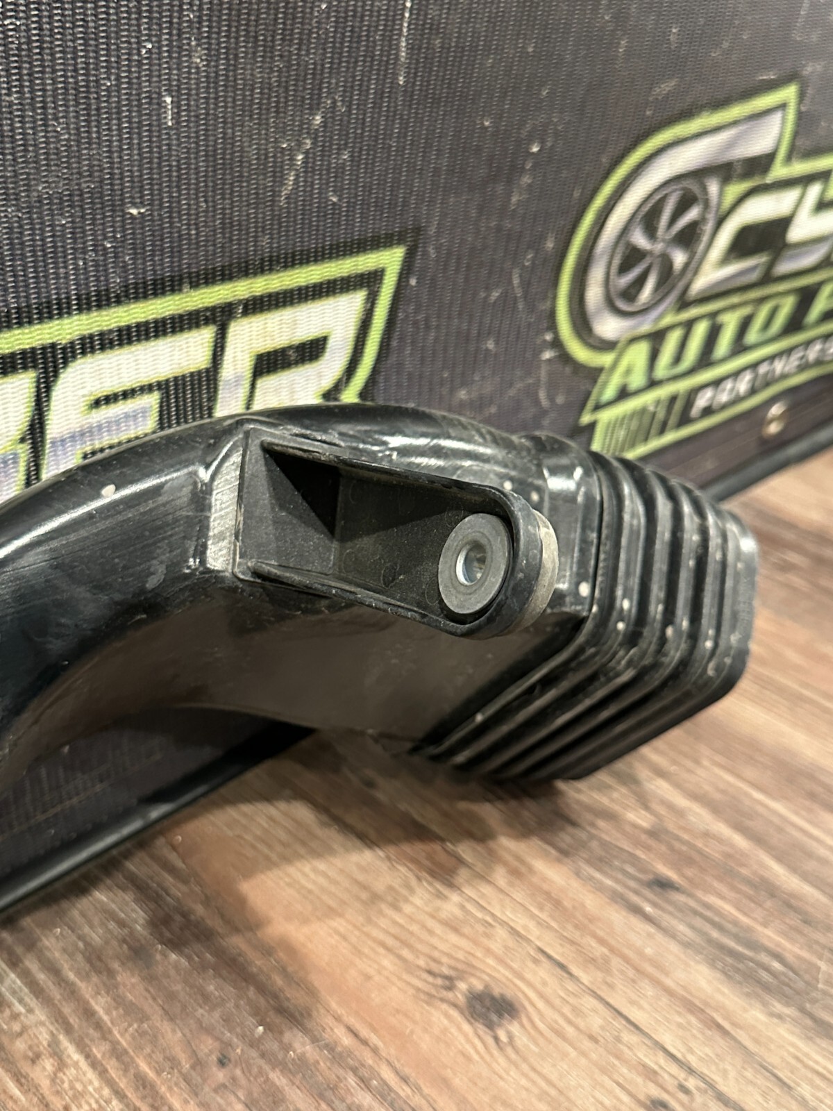 2017-18 AUDI R8 DRIVER LEFT AIR INTAKE DUCT TUBE OEM 4S0 129 519 F