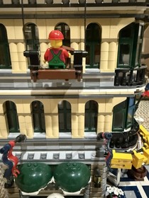 LEGO Creator Expert: Grand Emporium (10211) 100% COMPLETE With Box and Manuals