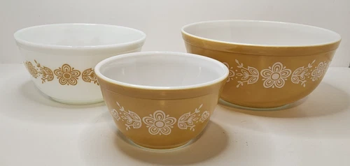 Vintage Pyrex Butterfly Gold Set of 3 Mixing Bowls 401 402 403 Nesting Design