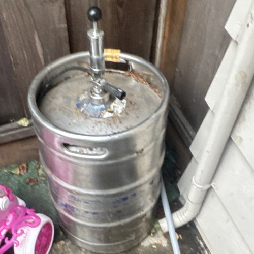 Commercial Metal Empty Beer Keg with Tap for Draft Beverage Dispensing