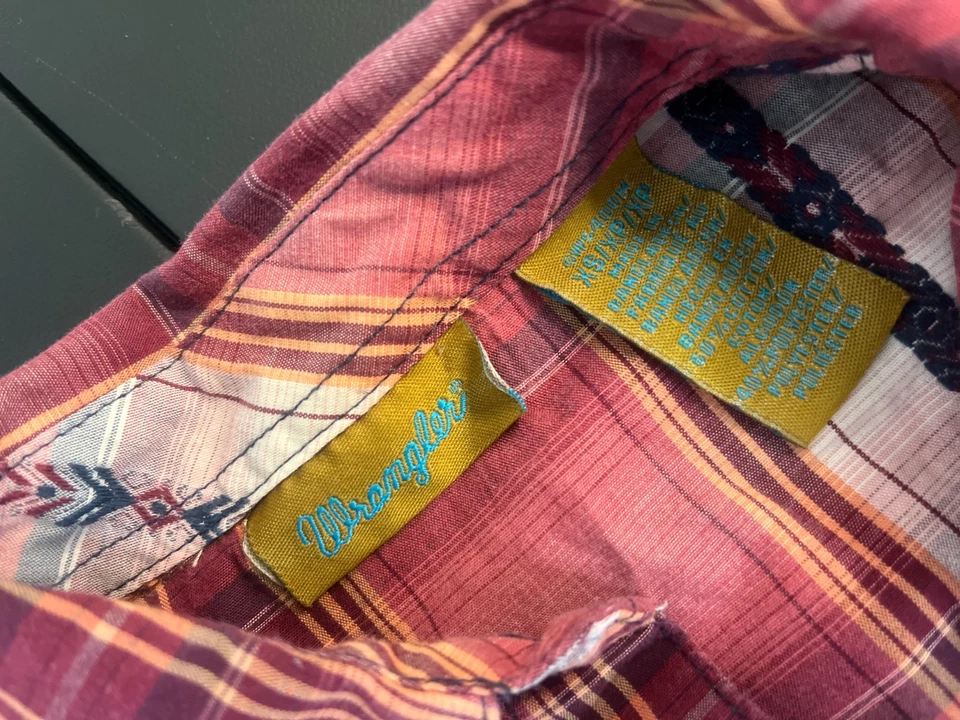 CAMISA WRANGLER NIÑAS PERLA BROCHE DE PRESIÓN Cuadros Floral YUGO XS *Pequeña Mancha Foto 4 de 4