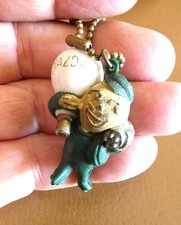 Ancien porte clé Figurine Lampe Mazda. Années 60.