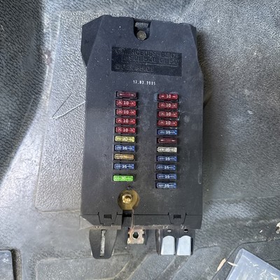 MERCEDES DODGE SPRINTER Main Fuse Relay Junction Box BCM OEM 2003 - 2006