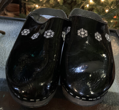 Chaussures Hanna Andersson Vernis Noir à Fleurs - Taille 30 (US Youth 12), Style Clog, Slip-on - Occasion