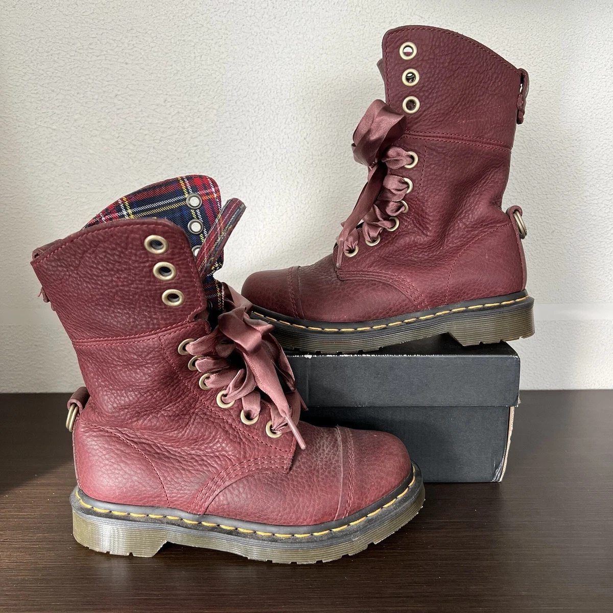 aimilita 9 eye toe cap boot