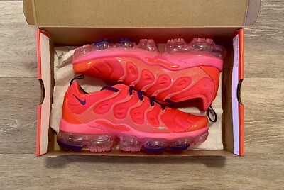 vapormax plus neon pink