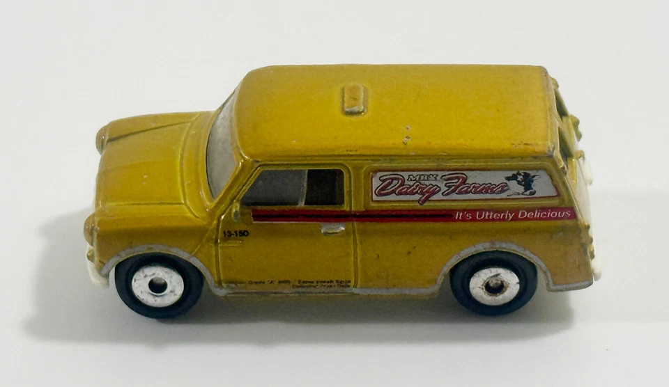 Matchbox 2006 Austin Mini Van -Dairy Farms Die-Cast - Image 2 of 4
