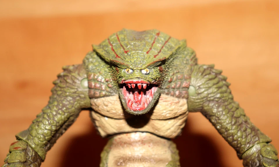 Figura de acción Resident Evil Archives Series Neca Hunter Foto 4 de 4