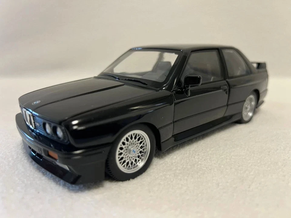 Modelo de aleación de coche fundido a presión BMW M3 E30 1:24 - Sonido y luz vehículo clásico juguete regalo Foto 4 de 4