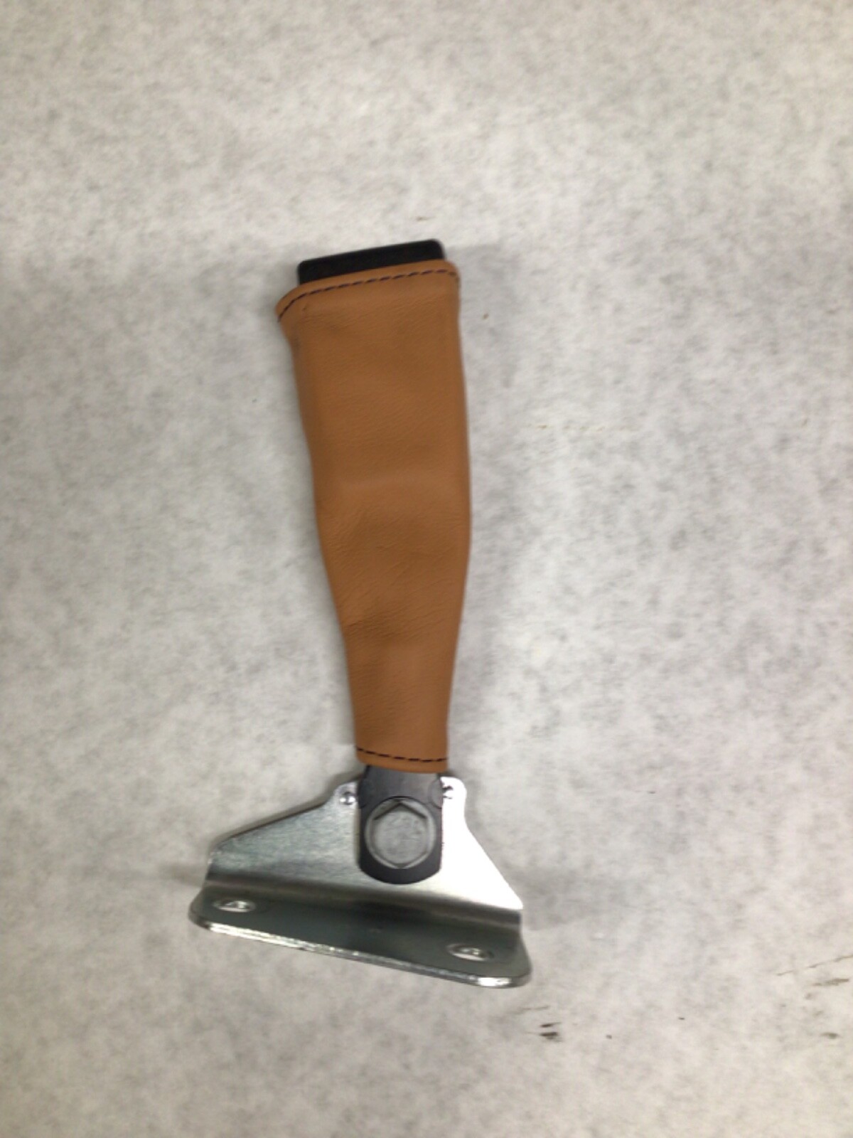 Maserati GranTurismo rear convertible seatbelt receptacle