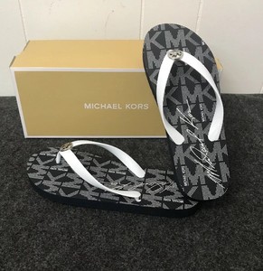 michael kors flip flops size 11