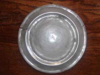 Assiette en étain,poinconnée Nord de la France,BERGUES - Photo 1/4