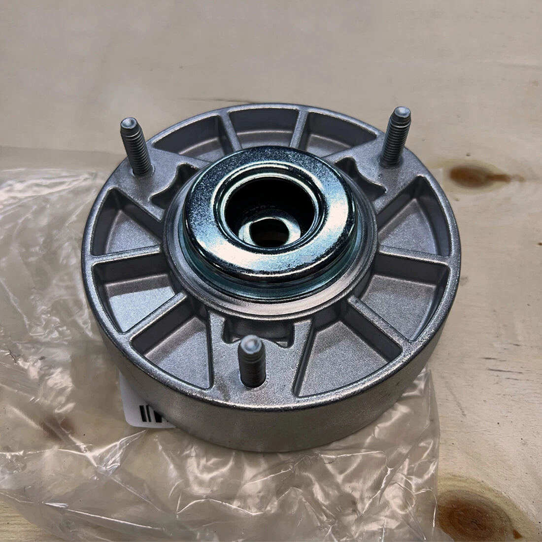 31306851879 Front Left or Right Suspension Strut Mount 1PC for BMW 