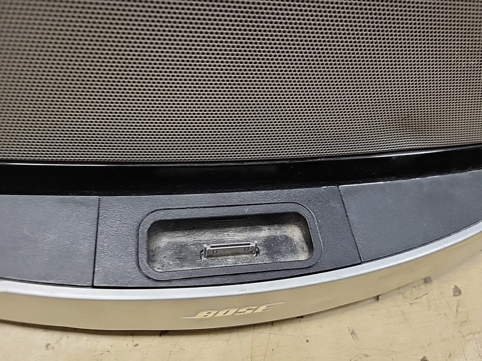 Bose SoundDock 10 Digital Music System Speaker  - Image 3 of 4