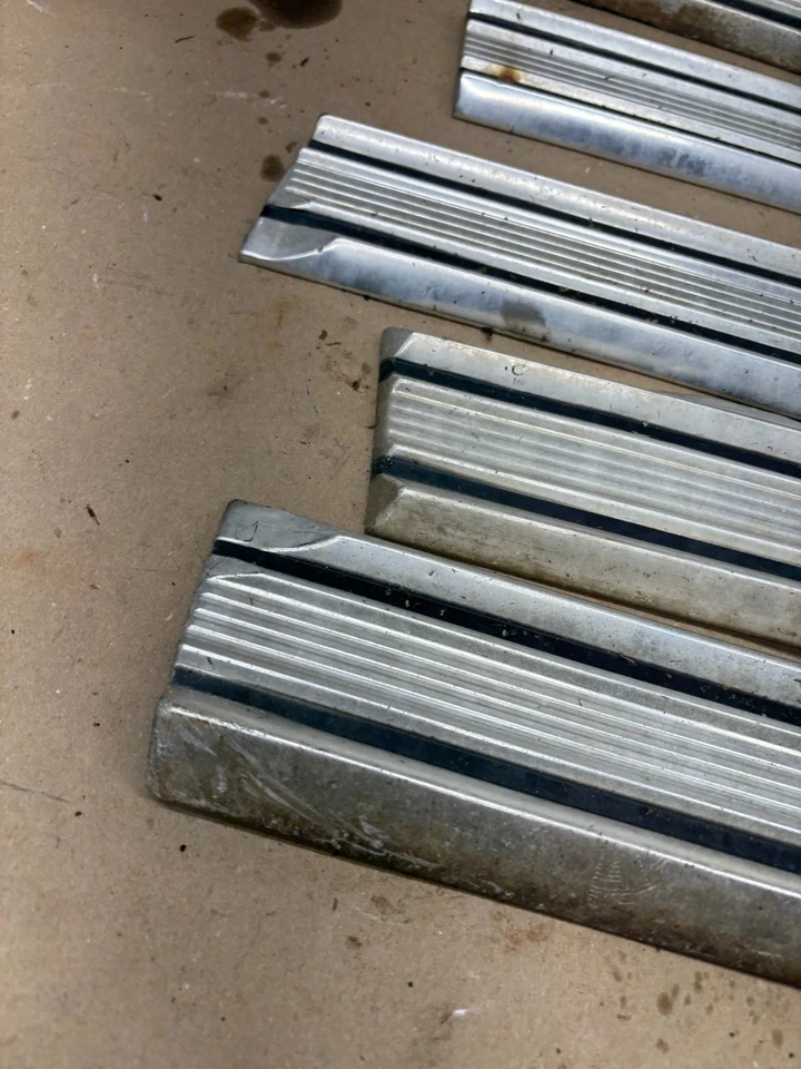 Ford Truck F150 F250 F350 1973 1979 lote de molduras de carrocería basculante inferior moldeado Foto 2 de 4