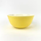 Vintage PYREX Town & Country #403 2 1/2 QT Light Yellow Mixing Bowl USA